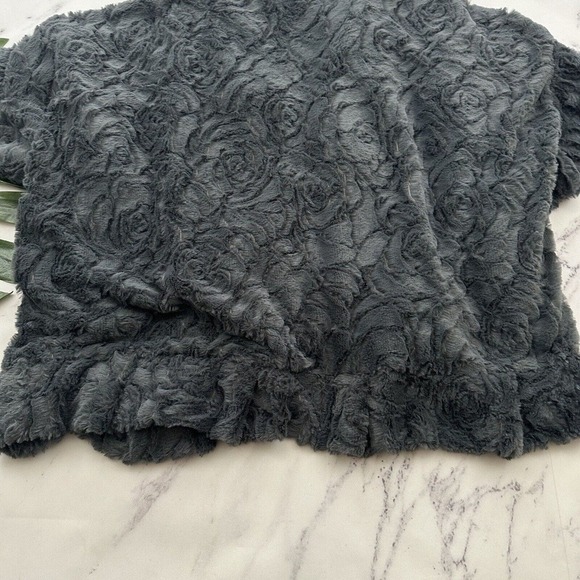 Pretty Angel Faux Fur Shrug Cardigan Sweater One Size New Gray Floral Open Front - Picture 13 of 13